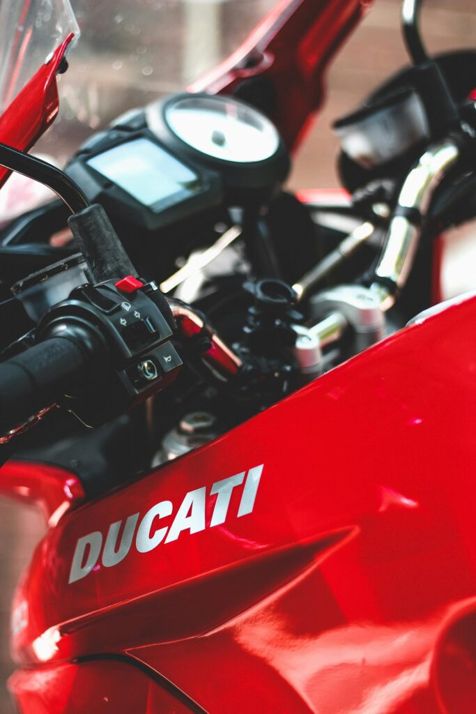 nahaufnahme eines ducati motorrades